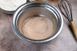 Пирог постный с изюмом