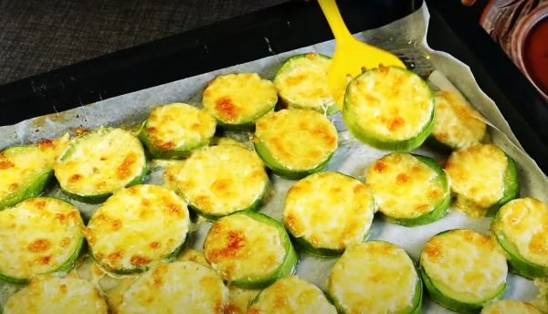 Кабачки по-новому за 15 минут. Готовлю так, когда хочется чего-то легкого, но сытного Кабачки по-новому за 15 минут. Готовлю так, когда хочется чего-то легкого, но сытного