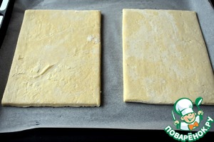 Слойки с консервированным тунцом