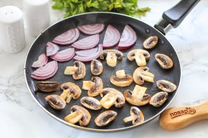 Пицца «Сочная парма» из готового теста Пицца «Сочная парма» из готового теста