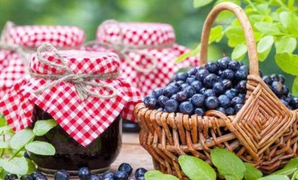 Варенье из голубики с кусочками яблок Варенье из голубики с кусочками яблок