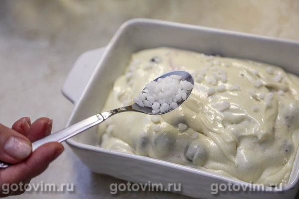 Пирог с черной смородиной и гранулированным сахаром Пирог с черной смородиной и гранулированным сахаром