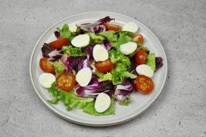 Теплый салат с тунцом