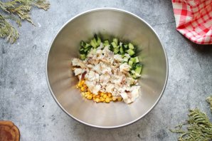 Салат с треской и кукурузой Салат с треской и кукурузой