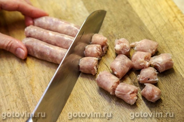 Булочка с колбасками и карамелизированым луком Булочка с колбасками и карамелизированым луком