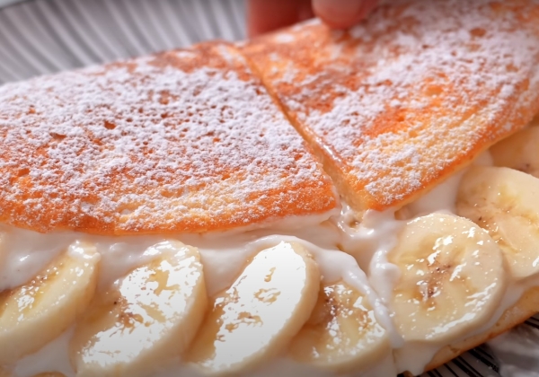 Воздушный блинчик с кремом и бананом. Нежный десерт на завтрак Воздушный блинчик с кремом и бананом. Нежный десерт на завтрак