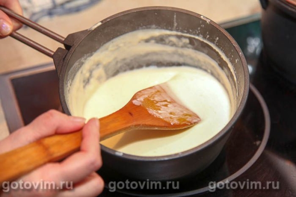 Мидии под соусом морнэ