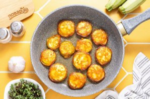 Кабачки в кляре с чесноком