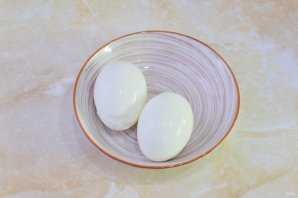 Салат с копченой курицей, ананасом, сыром и кукурузой Салат с копченой курицей, ананасом, сыром и кукурузой