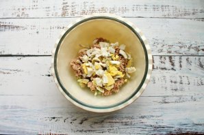 Салат с сельдереем и тунцом Салат с сельдереем и тунцом