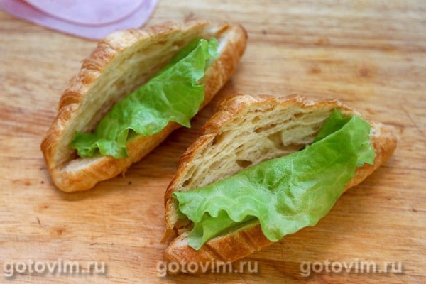 Круассан-сэндвич с ветчиной и яичницей Круассан-сэндвич с ветчиной и яичницей