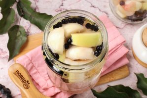 Компот из черноплодки с яблоками на зиму Компот из черноплодки с яблоками на зиму