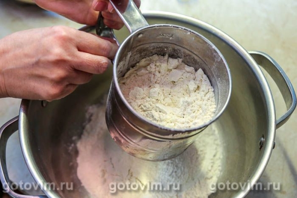 Толстые блины на сухих дрожжах со сливочным маслом