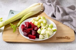 Смузи из свеклы и сельдерея Смузи из свеклы и сельдерея