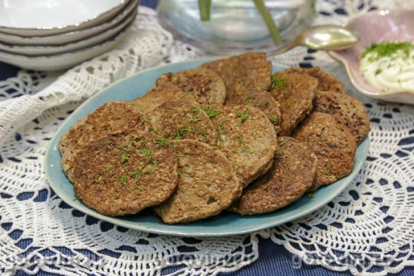 Печеночные оладьи с овсяными хлопьями Печеночные оладьи с овсяными хлопьями