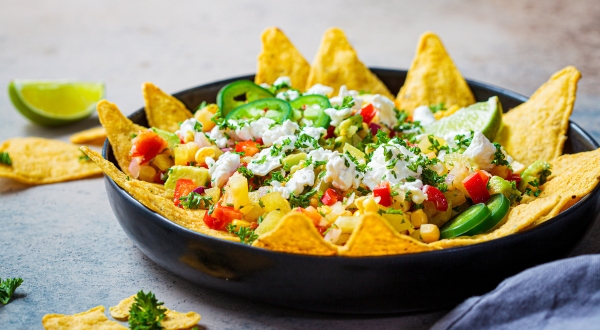 Салат с творожным сыром, чипсами и кукурузой, пошаговый рецепт с фото на 336 ккал Салат с творожным сыром, чипсами и кукурузой, пошаговый рецепт с фото на 336 ккал