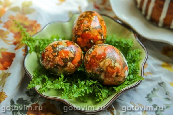 Мраморные яйца в луковой шелухе и чае каркаде