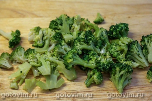 Овощной салат из брокколи с помидорами и моцареллой Овощной салат из брокколи с помидорами и моцареллой