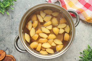 Компот из брусники и яблок Компот из брусники и яблок