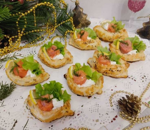 С форелью и творожным сыром "лодочки" С форелью и творожным сыром "лодочки"