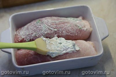 Рулетики из свинины с солеными огурцами и морковью под сырной корочкой  Рулетики из свинины с солеными огурцами и морковью под сырной корочкой
