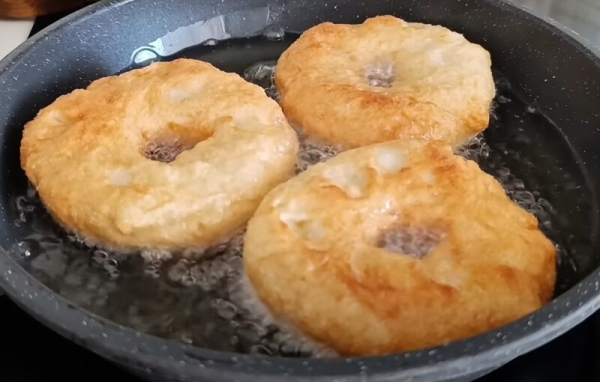 Невероятно пышные турецкие пончики! Всего 1 ложка уксуса — и вы забудете о других рецептах Невероятно пышные турецкие пончики! Всего 1 ложка уксуса — и вы забудете о других рецептах