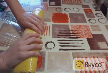 Бисквитный рулет с кремом из сгущенки и сливочного масла Бисквитный рулет с кремом из сгущенки и сливочного масла