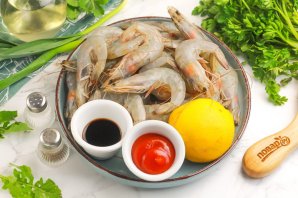 Жареные креветки с томатной пастой