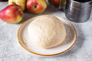 Пирожки с яблоками жареные Пирожки с яблоками жареные