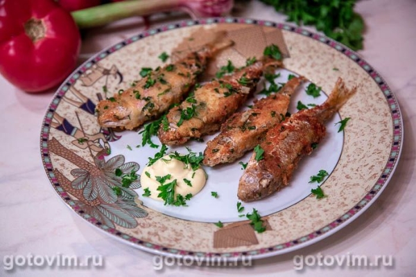 Барабулька в панировке из хлебных крошек, пармезана и зелени