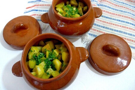 Жаркое в горшочке под съедобной крышечкой Жаркое в горшочке под съедобной крышечкой