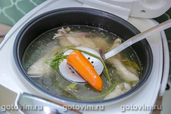 Куриный суп с корневым сельдереем в мультиварке 