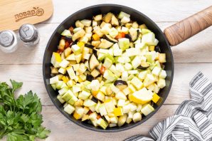 Рагу из баклажанов и кабачков