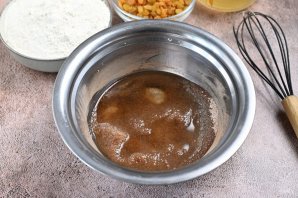 Пирог постный с изюмом