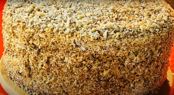 Яйца, сахар и мука. Большой торт, который я готовлю за час до Рождества: в магазине такой не купить