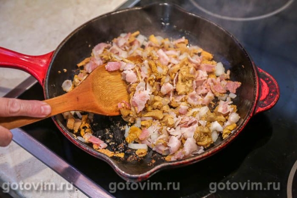 Заливной пирог с лисичками и беконом Заливной пирог с лисичками и беконом
