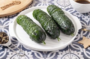 Закуска из огурца «Змейка» Закуска из огурца «Змейка»