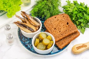 Канапе со шпротой Канапе со шпротой