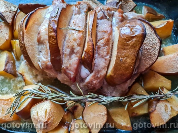 Свиная шея, фаршированная айвой Свиная шея, фаршированная айвой
