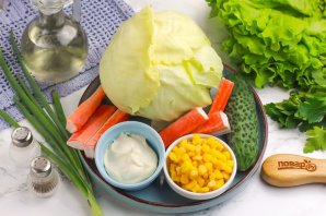 Салат из свежей капусты и крабовых палочек Салат из свежей капусты и крабовых палочек