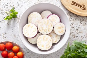 Тушеные баклажаны с помидорами Тушеные баклажаны с помидорами