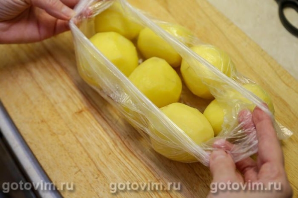 Утиные ножки конфи с клюквенным соусом и запеченным картофелем