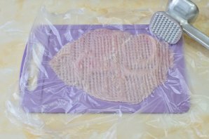 Куриные рулетики в беконе с грибами