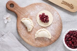 Вареники с вишней на воде Вареники с вишней на воде