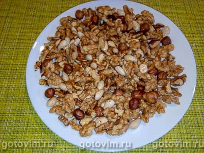 Торт «Наполеон» с орехами Торт «Наполеон» с орехами