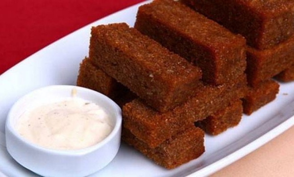 Чесночные гренки из ржаного хлеба на сковороде к пиву Чесночные гренки из ржаного хлеба на сковороде к пиву