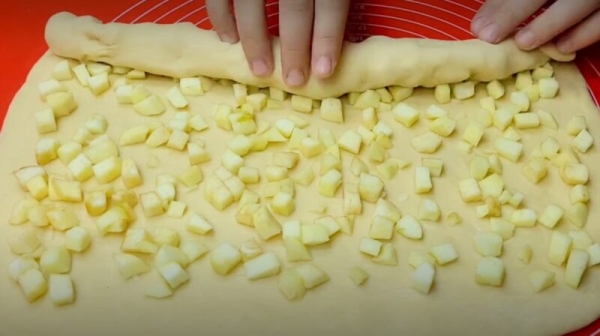 Беру 1 стакан кефира и готовлю целую гору вкуснятины. Необычные яблочные оладьи Беру 1 стакан кефира и готовлю целую гору вкуснятины. Необычные яблочные оладьи