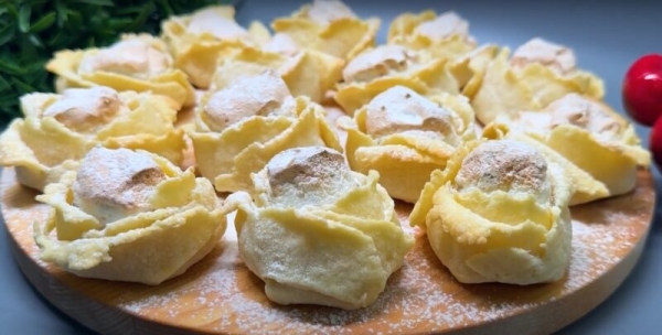 Песочные розочки с безе: рецепт за 15 минут. Остаются мягкими в течение 3-х дней