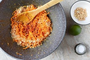 Постный салат из моркови