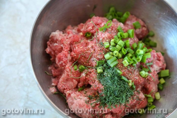 Мясной рулет с яйцом в тесте